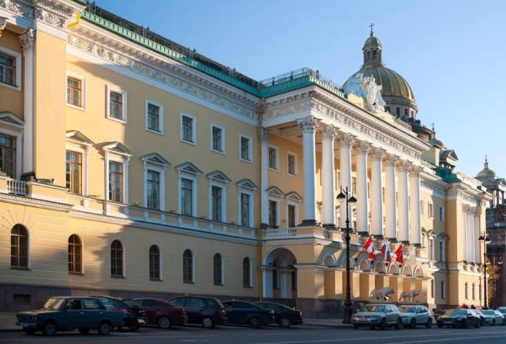 Отель «Four Seasons Lion Palace St. Petersburg»